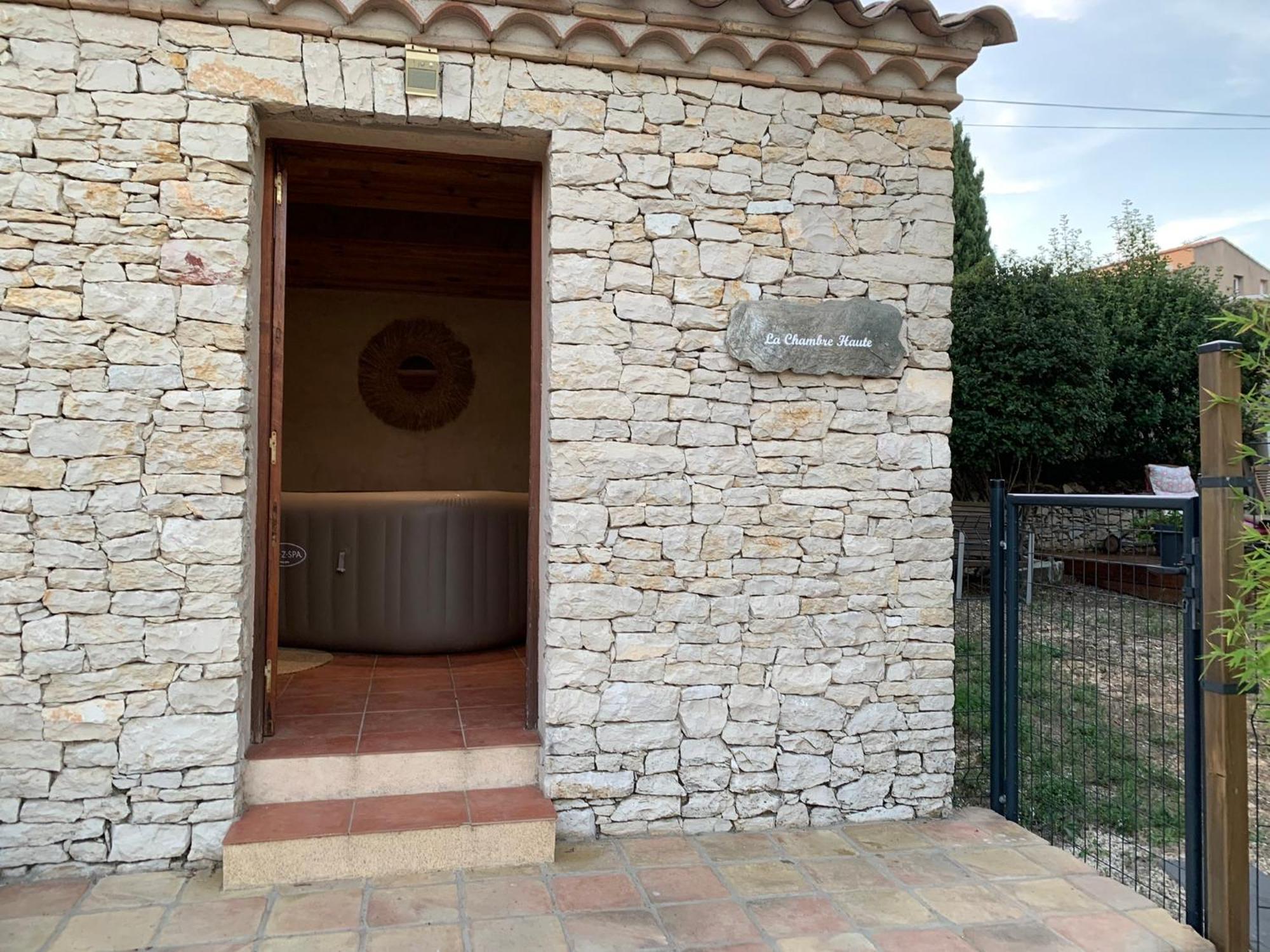 La Chambre Haute Et Son Spa Nîmes Dış mekan fotoğraf